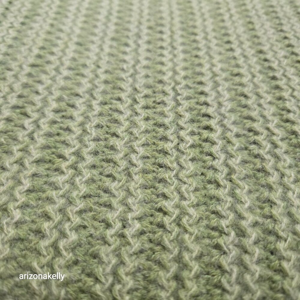 Castlerig Cashmere Green Knit Scarf *TINY REPAIRED HOLE* - Picture 9 of 12